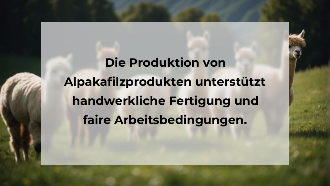 Die Produktion von Alpakafilzprodukten unterstützt handwerkliche Fertigung und faire Arbeitsbedingungen.